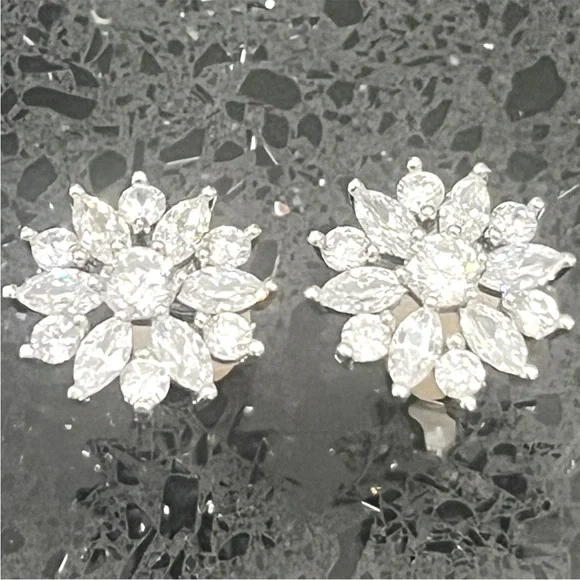 Marquise Round Cut Cz Diamond floral Silver Flower Cluster ladies Stud Earrings - Picture 4 of 4
